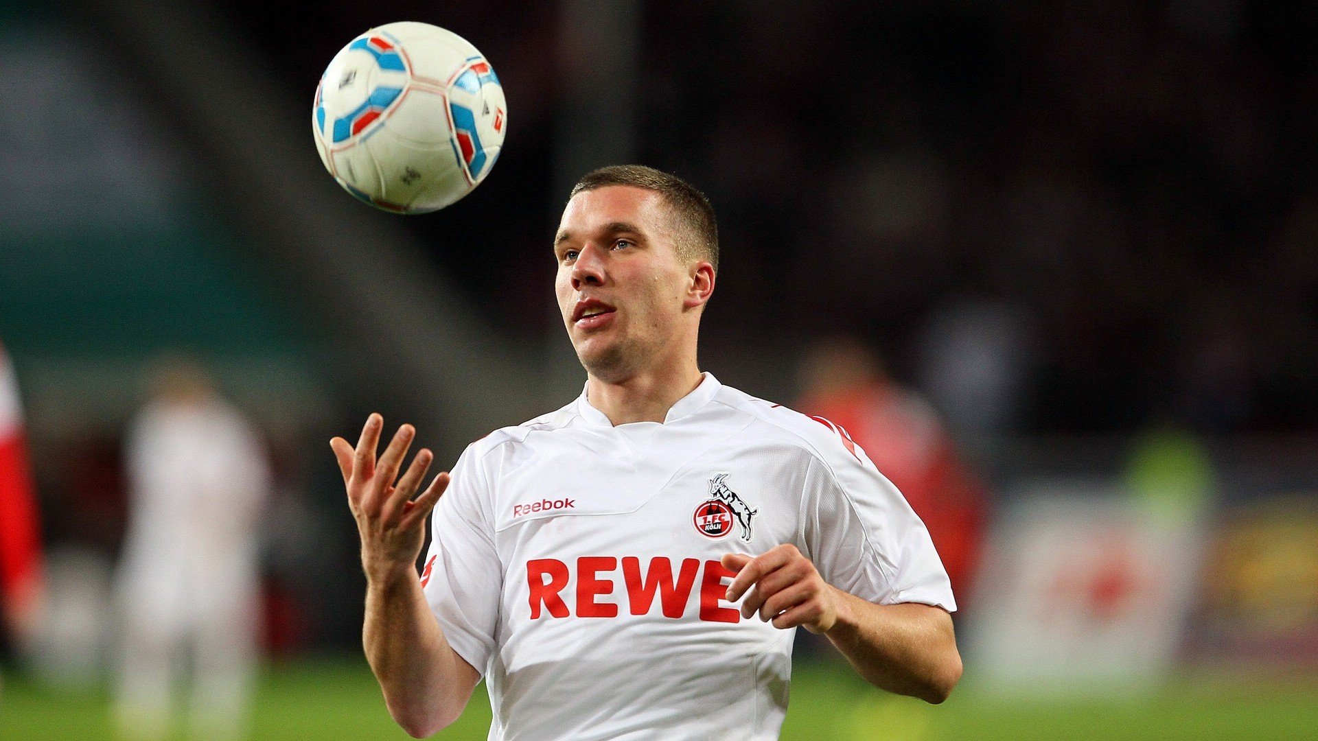 舞台越大，越见真章，F1揭幕战之夜与东契奇的跨界共鸣