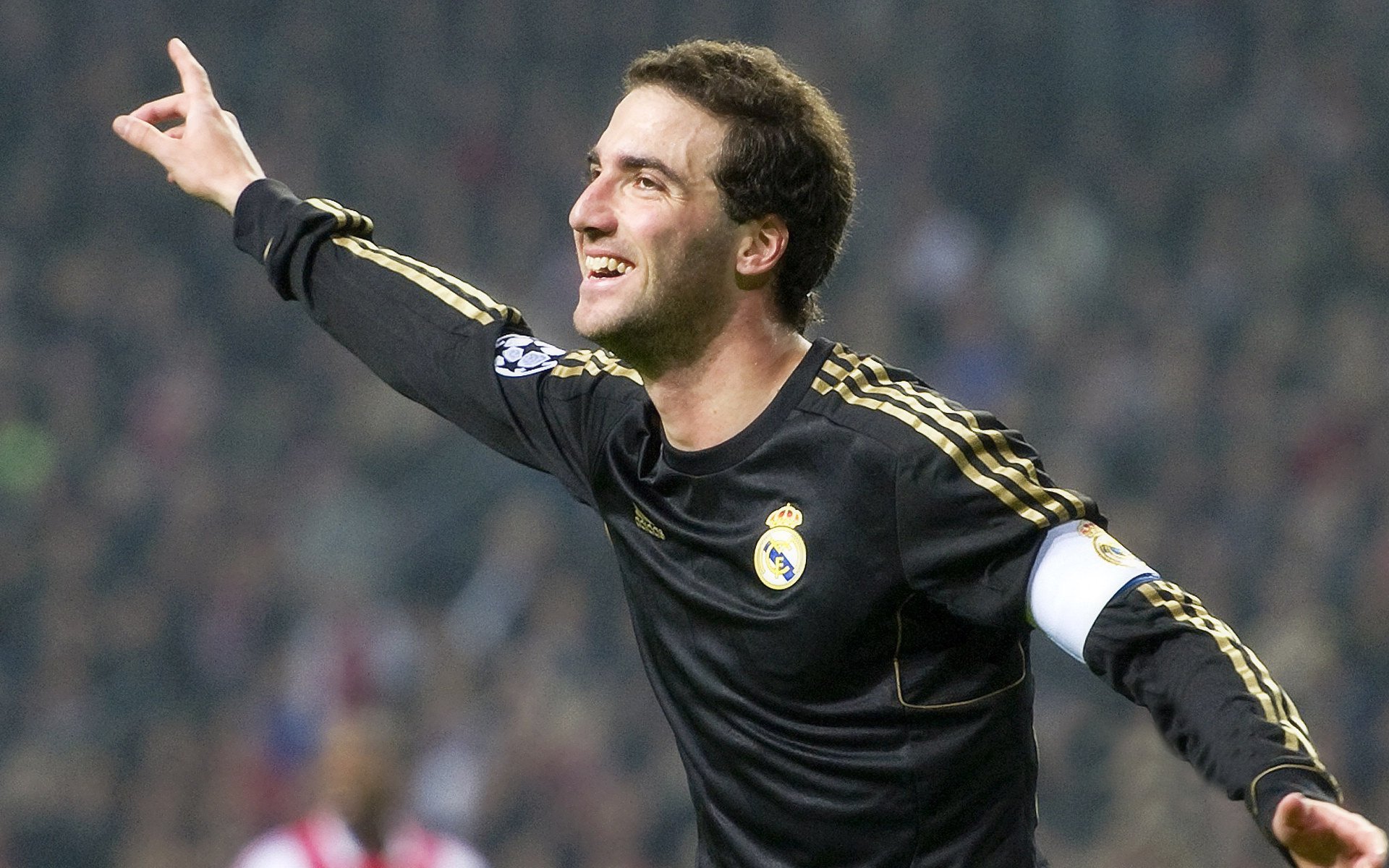 曼城轻取瑞士显统治力，维尼修斯高光表现引未来遐想