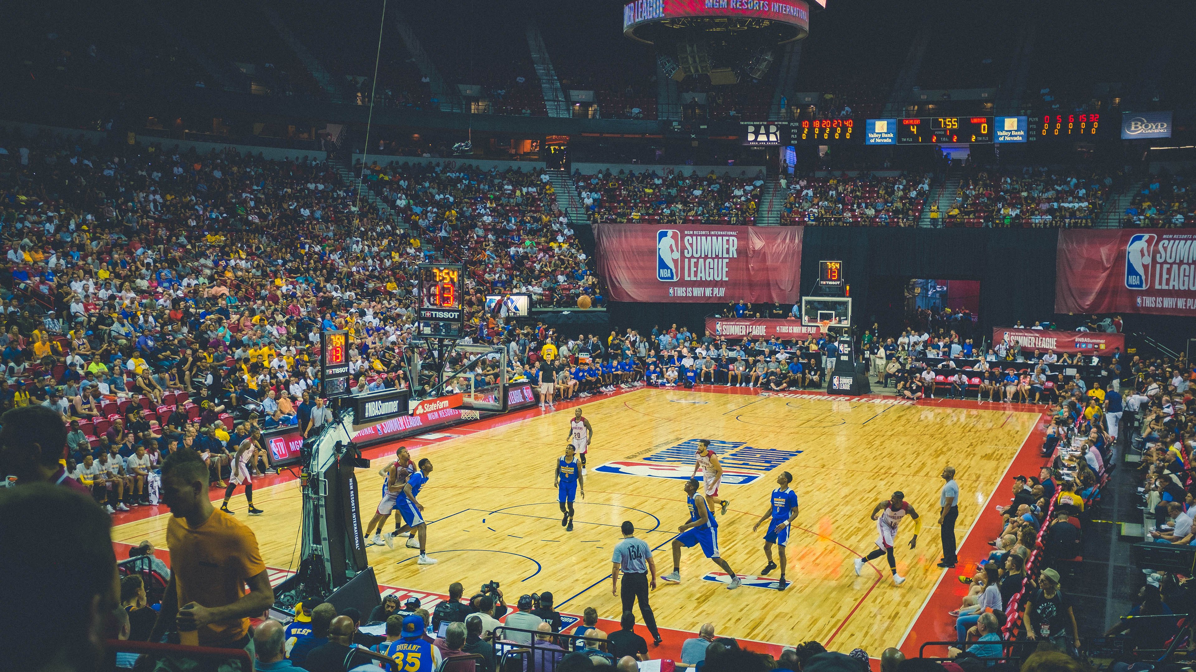 辽宁队完胜骑士，克莱刷新纪录，当东方铁骑遇上西方射手